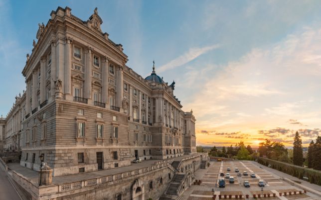 Palacio Real de Madrid: Cuándo Ir y Qué No Perderte palacio real