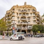 Tour Bienvenida a Barcelona en Eco Tuk Tuk Privado con Guía Local
