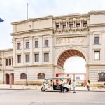 Tour Bienvenida a Barcelona en Eco Tuk Tuk Privado con Guía Local