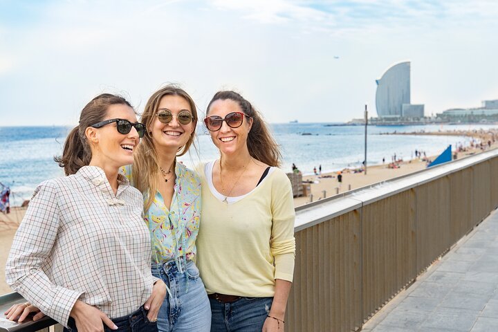 Tour Bienvenida a Barcelona en Eco Tuk Tuk Privado con Guía Local