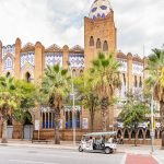 Tour Bienvenida a Barcelona en Eco Tuk Tuk Privado con Guía Local