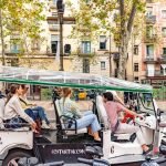 Tour Bienvenida a Barcelona en Eco Tuk Tuk Privado con Guía Local